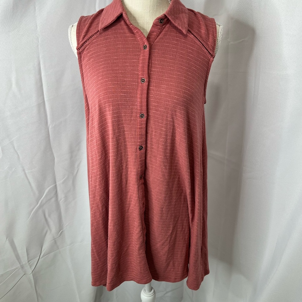 Everleigh sleeveless button up